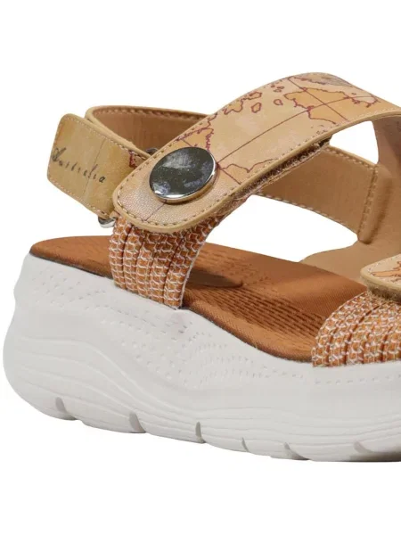 Sandály Alviero Martini Prima Classe na klínovém podpatku béžové