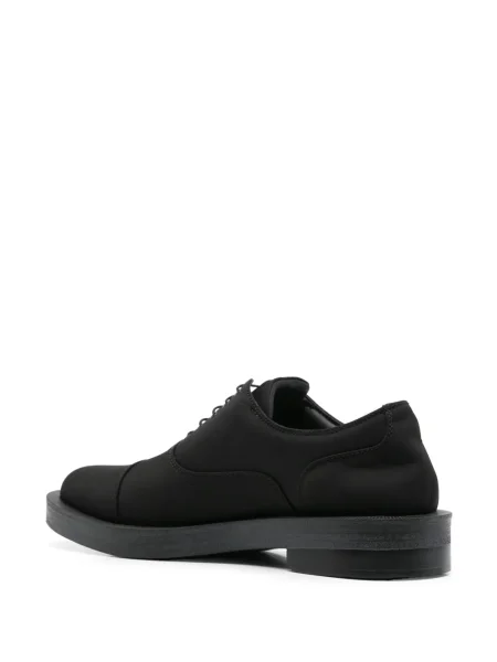 Ниски обувки Clarks кепър черно