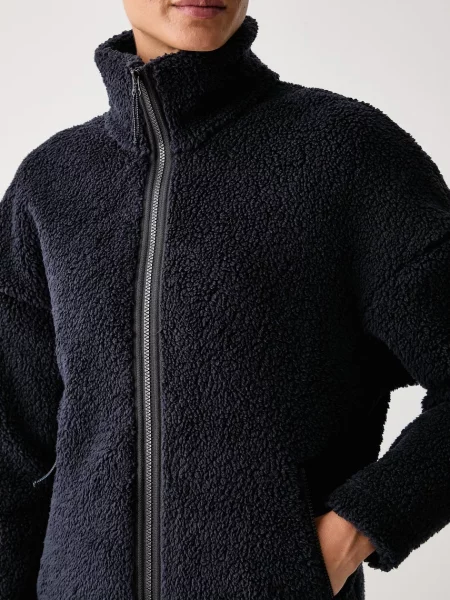 Флисовый свитер Jack Wolfskin с камнями