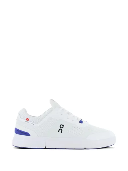 Sneakerși On alb