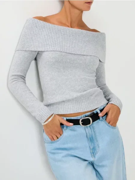 Светр з декоративним вирізом сірий