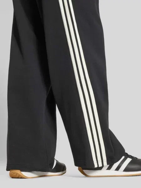 Spodnie dresowe o kroju loose fit z czystej bawełny Adidas Sportswear czarne