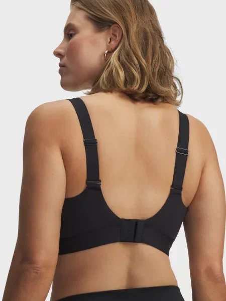 Топ Under Armour черный