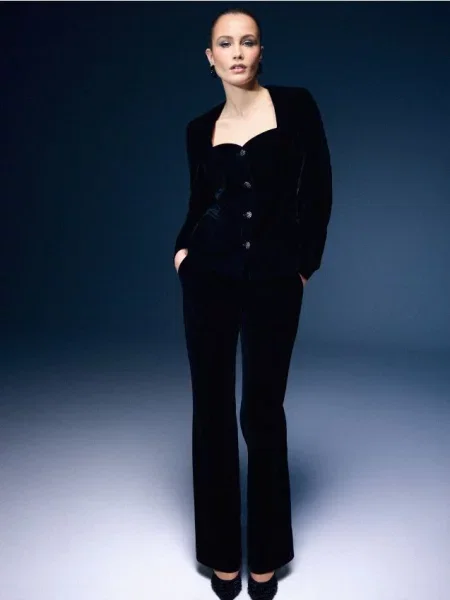 Mohito Veliūrinės kelnės juoda