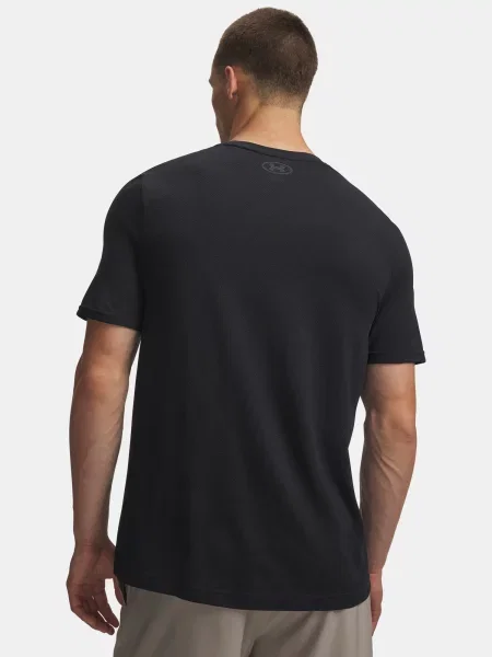Тениска Under Armour безпроблемно черно
