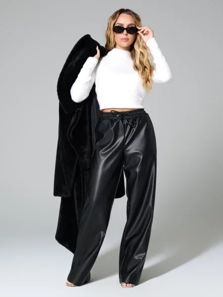 Джемпер кремовий