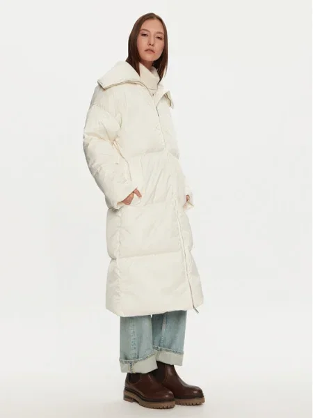 Pehelydzseki Calvin Klein bézs