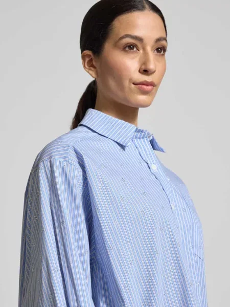 Koszula-bluzka o kroju relaxed fit z naszywanymi na całej powierzchni dżetami model Dalma Neo Noir