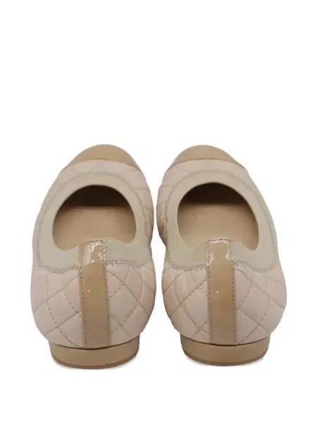 Matlasat balerini Stuart Weitzman