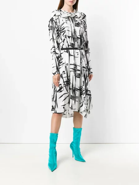 Rochie Balenciaga cu imagine de costum alb