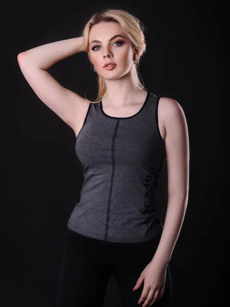 Спортивная женская майка чорна