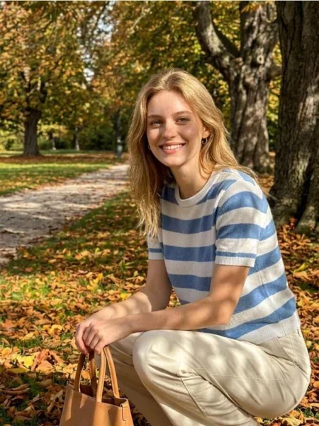 Смугастий светр з віскозою синій