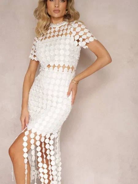 Koktajlowa Sukienka Ażurowa o Dopasowanym Kroju na Ozdobiona Frędzlami Vimarima biała