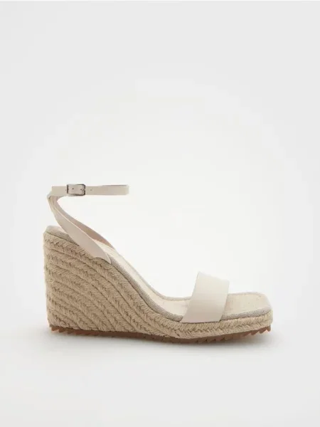 Reserved Sandale wedge crem