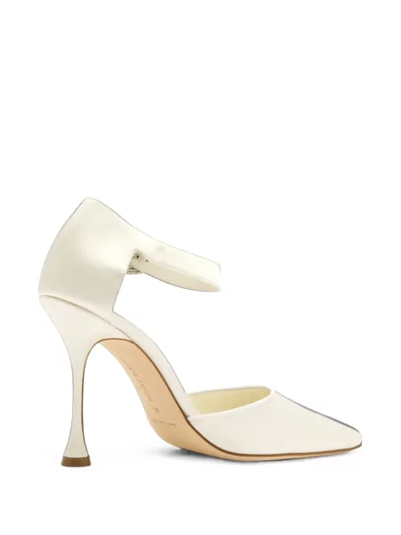 Pantofi cu toc Manolo Blahnik din satin cu cataramă