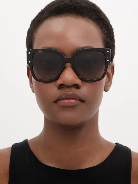 Carolina Herrera napszemüveg barna