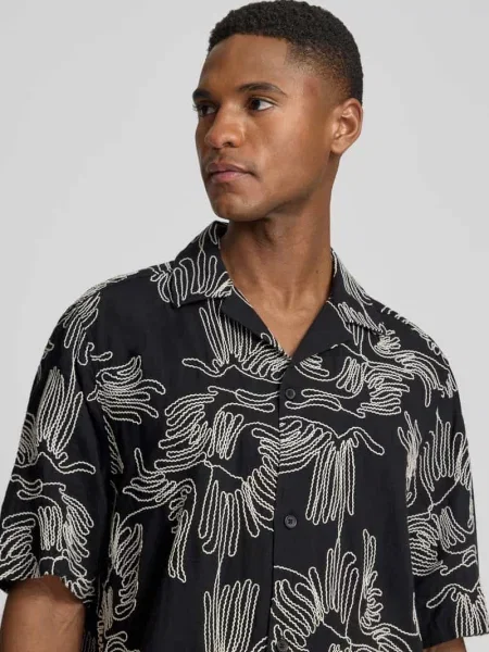 Koszula casual z kwiatowym haftem allover model Liam' Les Deux czarna