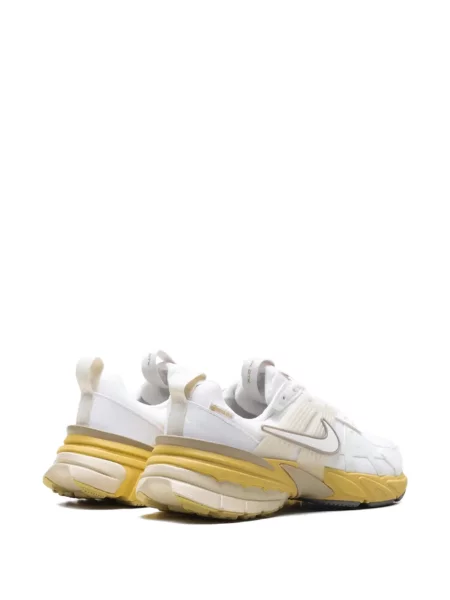 Sneakerși Nike Vomero alergare alb