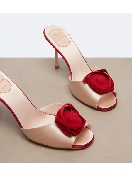 Papuci tip mules Roger Vivier din satin roz