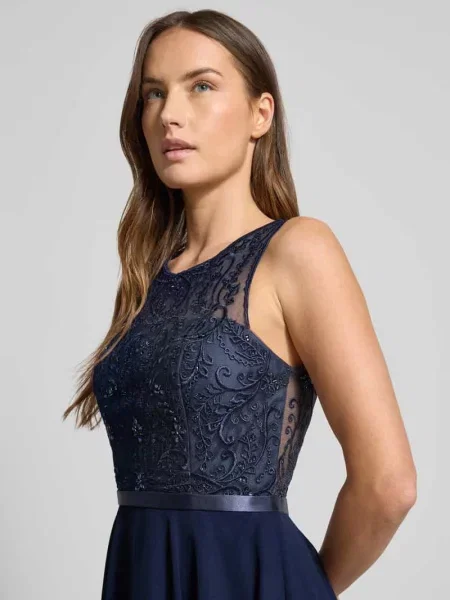 Sukienka koktajlowa z obszyciem z kamieni stras Luxuar Fashion granatowa