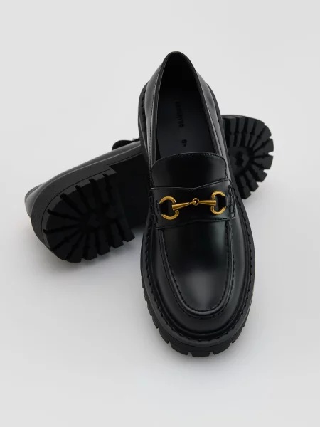 Лоферы Reserved с пряжкой черные