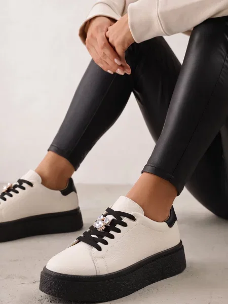 Sneakers minimaliste din piele pe platformă cu aplicație cu strasuri Gorisa Bej cu negru