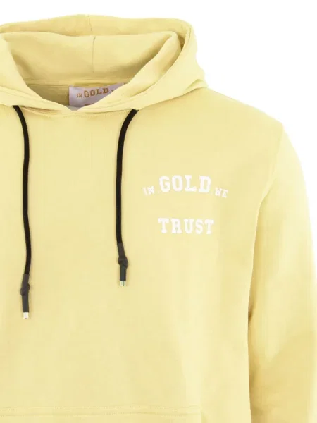 Суичър с качулка In Gold We Trust с принт жълто