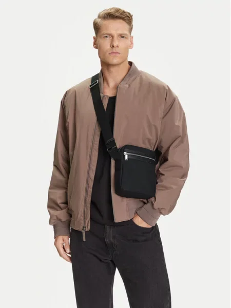 Calvin Klein Torbica za okoli pasu črna