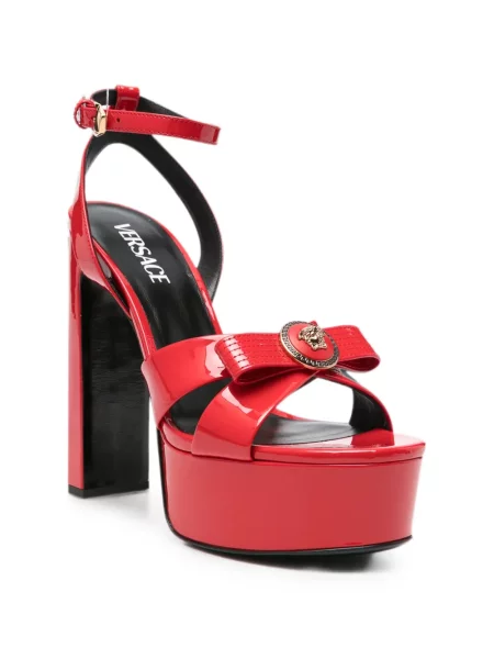 Δερμάτινα σανδάλια Versace με φιόγκο από λουστρίνι κόκκινο