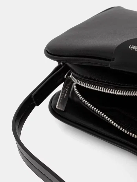Calvin Klein Táska Emblem Trio Top Handle Camera Ba fekete