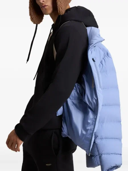 Geacă cu puf Woolrich cu glugă stretch albastru