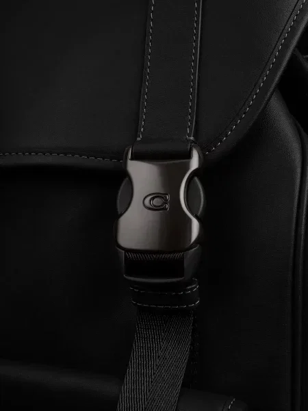 Кожаный однотонный большой рюкзак Coach черный