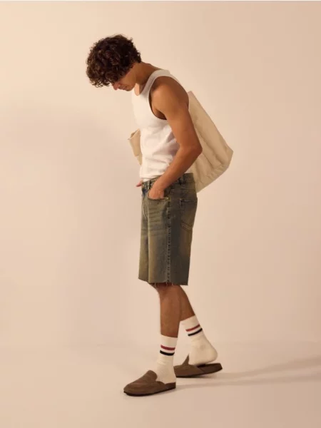 Reserved Pantaloni scurți straight din denim indigo jeans