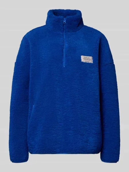Sweter o kroju relaxed fit z futerka z naszywką z logo Karo Kauer niebieski