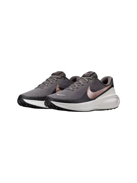 NIKE Futócipők Revolution 8 barna / sár színek fekete