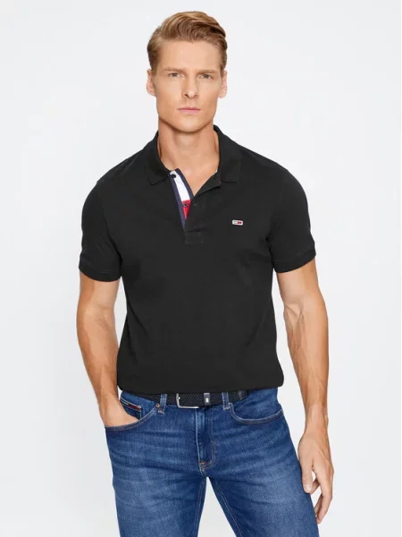 Тениска с яка Tommy Jeans с изчистен дизайн черно