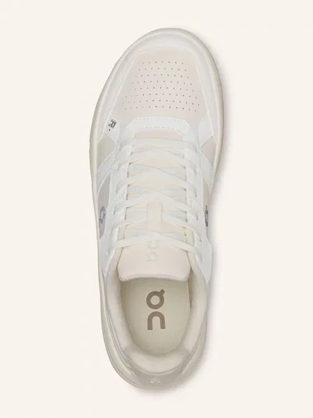 On Sneakersy The Roger Clubhouse / krémová bílá