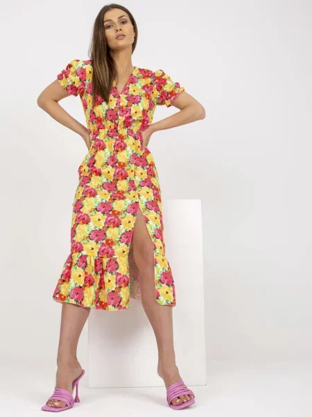 Rochie midi Fashionhunters cu model floral până la genunchi cu crăpătură galben