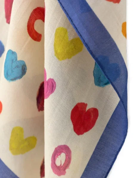 Fular Moschino cu imagine cu motiv cu inimi