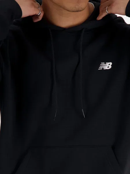 Свитер New Balance черный