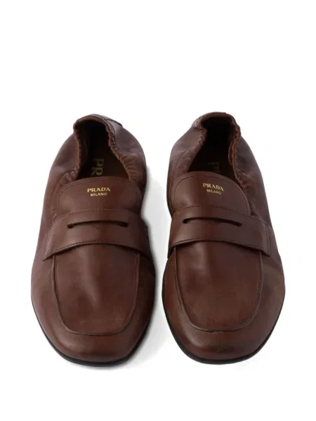 Pantofi loafer Prada din piele cu imagine maro