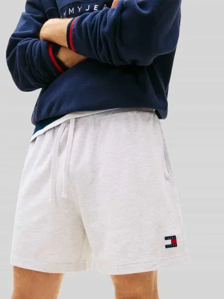 Szorty dresowe o kroju regular fit z mieszanka bawełny Tommy Jeans szare
