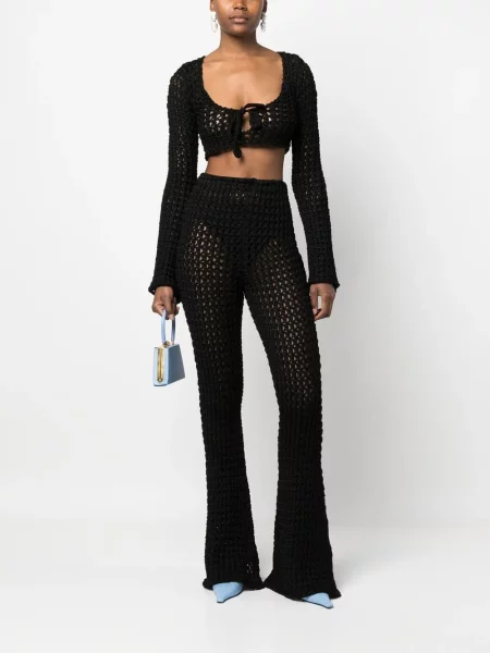 Kelnės Moschino įsiliepsnojo juoda