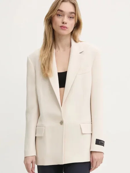 Iceberg sacou un singur rand de neted bej