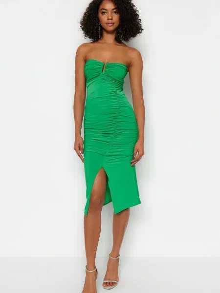 Dzianinowa sukienka wieczorowa Trendyol drapowana zielona