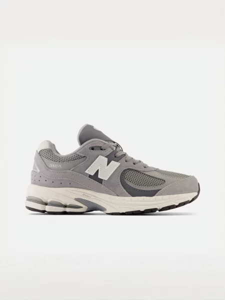Замшевые повседневные кроссовки New Balance белые