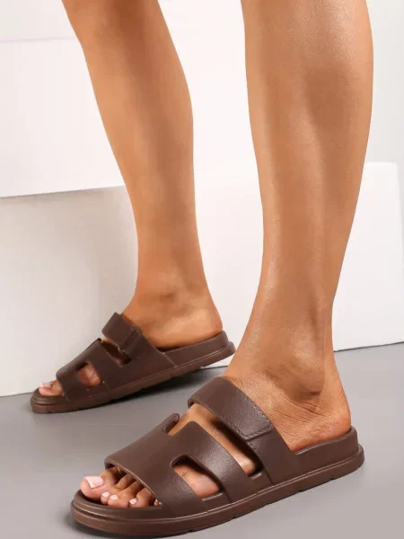 Șlapi din spumă cu decupaje Wrenlita maro