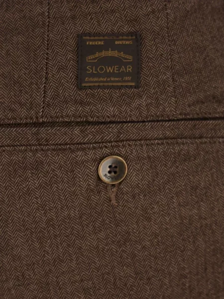 Pantaloni Incotex cu model herringbone maro