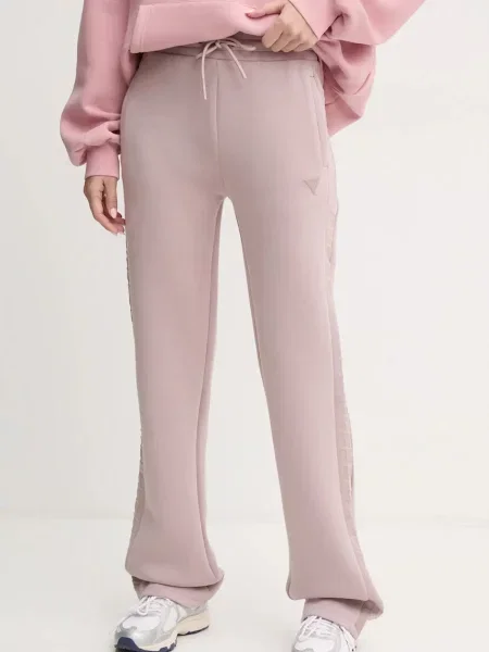 Guess spodnie dresowe BRENDA fioletowy z nadrukiem beżowe