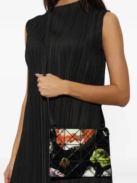 Τσάντα χιαστί Bao Bao Issey Miyake με σχέδιο με αφηρημένο print μαύρο